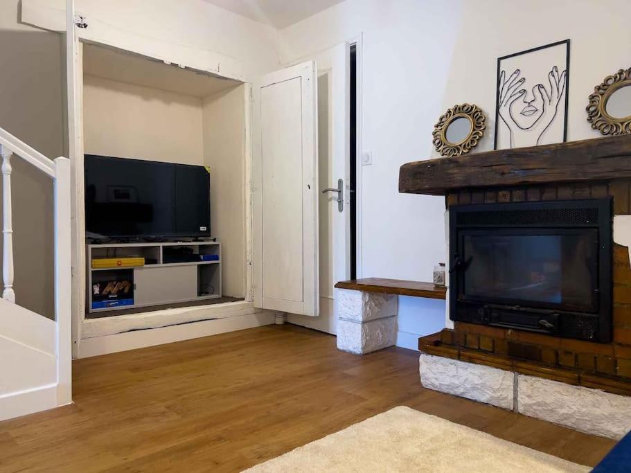 Maison Semi-Troglodyte Avec 4 Velos Rochecorbon Bagian luar foto